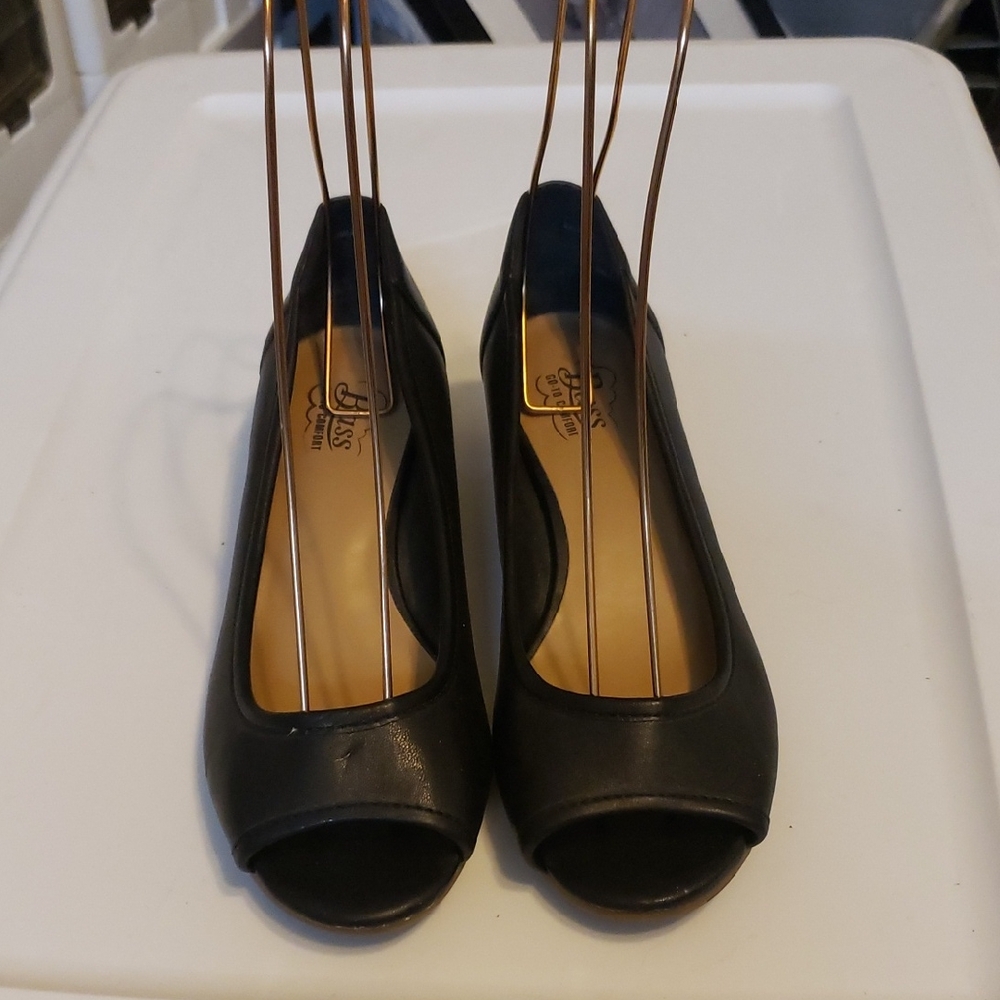 SH140 Bass Go To Comfort Classic Black Peep-Toe Heels 6.5M